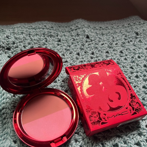 MAC Cosmetics Vibrant Red Blush Compact - Picture 1 of 4